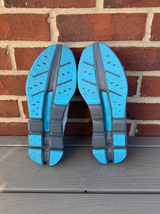 On Running Cloudflow Sneaker - Picture 7 of 12